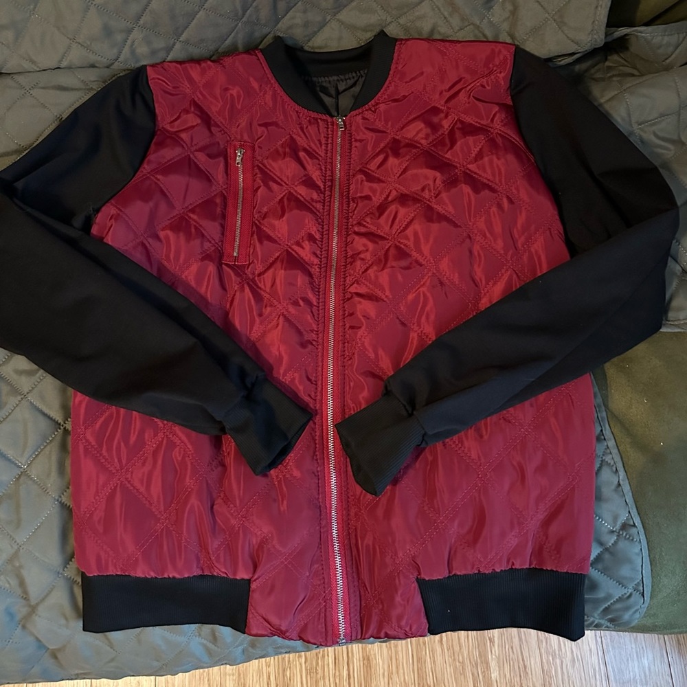 Small jacket. “Puffy” body cotton sleeves